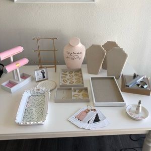 Stella & Dot Display items